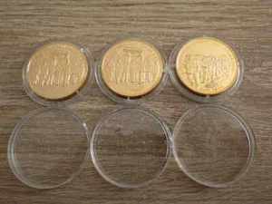 3x Medailles Serie HISTOIRE DE FRANCE Libération de Paris - Debarquement (x2) - Picture 1 of 5