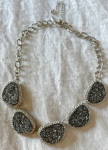 NY Statement Necklace Black Acrylic Silver Glitter Excellent Condition 21" Long - Picture 1 of 6