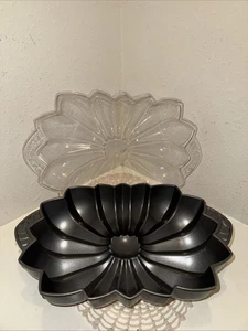 NEW Wilton Flower Petal Cake Pan Mold With Lid Aluminum USA Vintage No Flaws - Picture 1 of 12