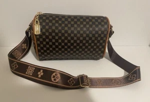 "Bolso Bandolera Marrón Patrón Geométrico 9x7"" Cartera TOTALMENTE NUEVO - Imagen 1 de 7