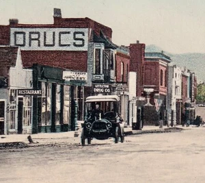 Littleton Colorado Drug Co Store Dirt Main Street View bandiera cavallo cartolina automatica - Foto 1 di 11