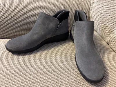 Clarks Women’s Sz 8.5 M Kayleigh Mid Ankle Boot Side Zip Gray Suede Shoes NWOB - Image 1 of 4