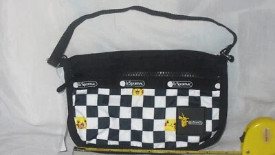 MIP Lesportsac Clásico Pouchette Pikachu Bolsillo a Cuadros Nuevo Con Etiqueta 3454 Pokemon Foto 1 de 4