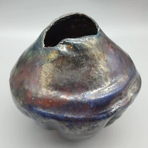 Studio Art Pottery 6" Raku Vase Signed B. Marley, Dark Iridescent Brutalist - Picture 1 of 9