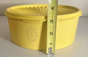 VINTAGE Tupperware Snack Canister 1204 8 Cups YELLOW W/Servalier Starburst Seal - Picture 1 of 12