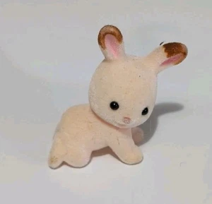 Japón Sylvanian Families CRAWLING BABY CHOCOLATE RABBIT CASA DE MUÑECAS JUGUETE EN MINIATURA - Imagen 1 de 4