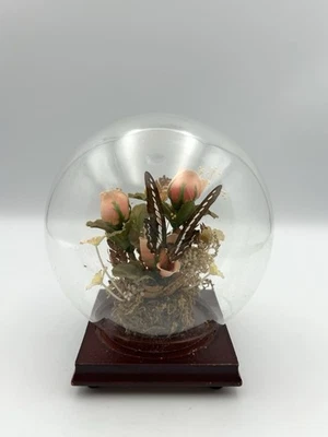 Globo de vidrio floral vintage de 6,5" MARIPOSA TERRARIO sobre base de madera Foto 1 de 4