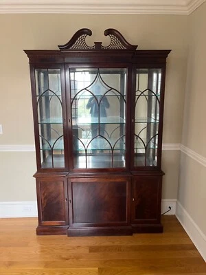 Vintage Stickley Mahogany Chippendale Style Lighted Breakfront China Cabinet - Image 1 of 4