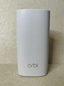 NETGEAR Orbi AC 2200 WiFi Satellite (RBW30) Tri-band Add-on Wall Plug Satellite - Picture 1 of 7
