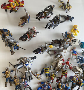 JOB LOT/COLLECTION OF TOY FIGURE MAINLY MEDIEVAL KNIGHTS AND HORSES + WEAPONS 