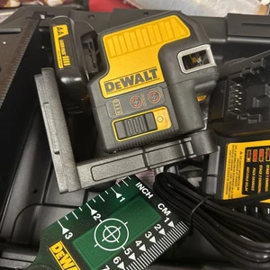 Láser rojo Dewalt DW0825LR 12V 5 puntos Crossline - Imagen 1 de 7