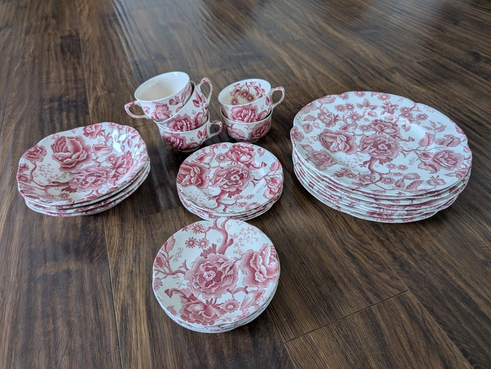 Usado en Excelente Condición Inglés Chippendale Johnson Bros Inglaterra 27 artículos 103232 Juego de Té y Platos Foto 1 de 4