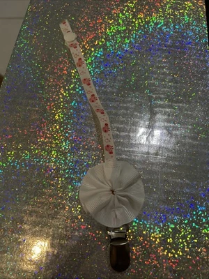 baby dummy clips Peppa Pig With Pretty White Flower - image 1 of 3