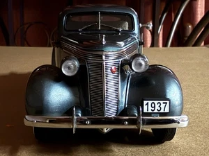 Danbury Mint 1:24 1937 Studebaker Dictator Coupe Diecast Model Car Bermuda Blue - Picture 1 of 6