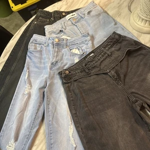 Vier (4) Paket Fashion Nova Damen Denim Jeans 🔥 schwarz, helle & dunkle Waschung  - Bild 1 von 24