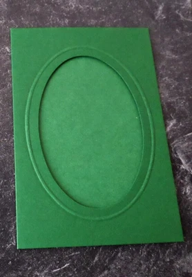 Passepartout  Karton 11,5x17 cm grün oval für Foto Ausschnitt: 8x12 cm - Bild 1 von 2