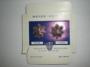 JUEGO DE INSIGNIAS DE RANGO LTC EJÉRCITO/USAF DE LOS AÑOS 60 - TAMAÑO COMPLETO EN TARJETA ORIGINAL - Imagen 1 de 1