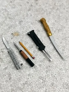 Pencil Knives Figure 1/6 Hot Toys The Joker The Dark Knight HT DX32 Accessories - Picture 1 of 2