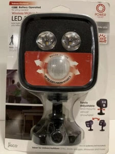 WIRELESS MOTION-SENSING LED SPOTLIGHT Battery Operated HOUSE GARAGE DRIVEWAY45e - Picture 1 of 2