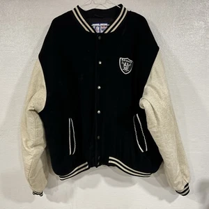 Chaqueta Raiders Talla 2X Logo Atlética Universitaria Chaqueta de Bombardero Día del Juego NFL - Imagen 1 de 12