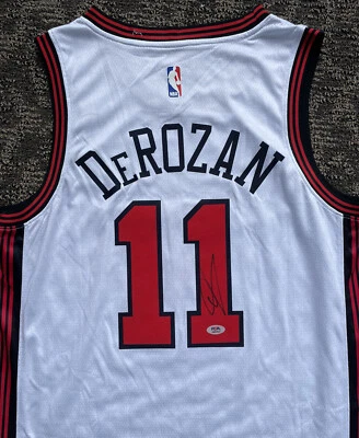 Demar Derozan 签名亲笔签名芝加哥公牛队球衣 Psa/Dna Coa  — 第 1/3 张图片