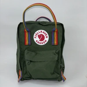 FJALLRAVEN KANKEN ARCO IRIS MINI MOCHILA ABETO VERDE ARCO IRIS - Imagen 1 de 7