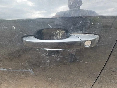 Used Front Left Exterior Door Handle fits: 2019 Dodge Caravan assembly door fron - Image 1 of 4