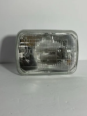 Chevy Express 4500 2020 Headlight Driver OR Passenger OEM 16522984 H5054  R L RH - Image 1 of 4
