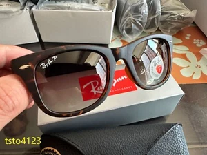 Occhiali da sole Ray-Ban RB2140 Wayfarer 50 mm classici unisex - lenti polarizzate marroni - Foto 1 di 6