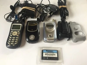 VINTAGE MOTOROLA HANDYS - 2 FLIP HANDYS 1 NORMALES HANDY - WIE BESEHEN - Bild 1 von 8