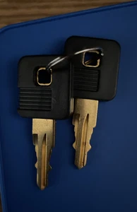 2 NEUE SCHLÜSSEL FÜR HANDWERKER HUSKY Werkzeugkiste Truhe Schrank Schlösser SCHLÜSSEL # 8128 - Bild 1 von 2