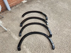 Genuine Ford Ranger Platinum 2023+ Gloss Black Arches - Picture 1 of 16