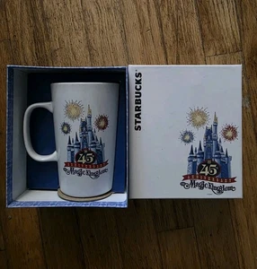 Neu im Karton 2016 Starbucks Walt Disney World Magic Kingdom 45. Jubiläum Tasse 16 Unzen - Bild 1 von 4