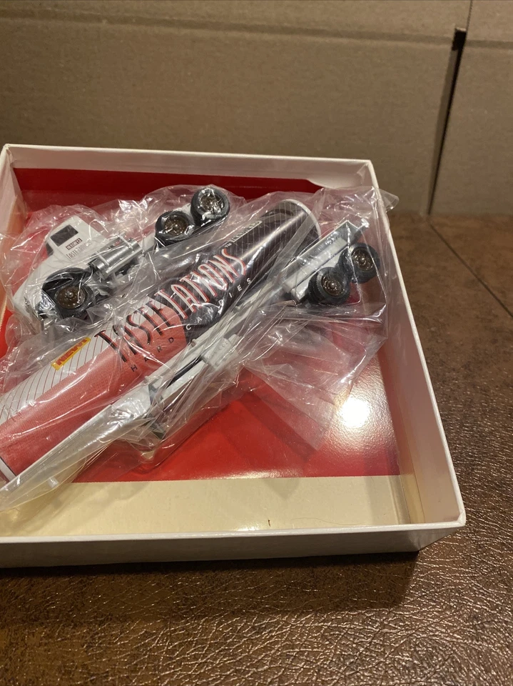 Winross 1997 Hershey's Tastations cisterna negro/blanco Foto 1 de 4