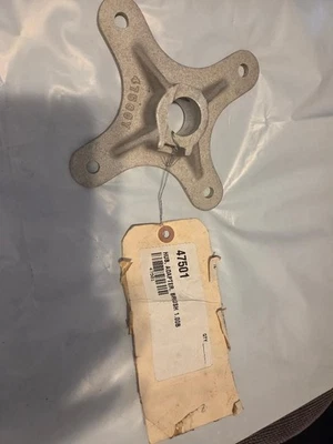 TENNANT 47501, ADAPTER - HUB BRUSH 1.00B - Image 1 of 3