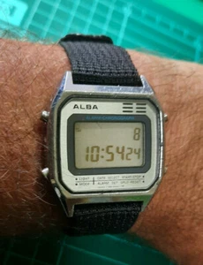 Vintage (1985) Seiko Alba Y789-5500 Armbanduhr LCD 80er Chrono *funktioniert* - Bild 1 von 4