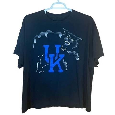 University of Kentucky Wildcats Men’s 2XL Casual Black Logo NCAA College Mascot Cover