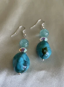 Pendientes perforados de vidrio azul y piedra semipreciosa hechos a mano de 2 NUEVO - Imagen 1 de 2