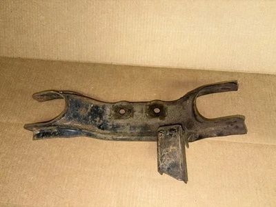 Ford Mustang 1965 1966 transmisión travesaño Foto 1 de 4