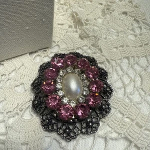 Vintage Fuchsia Pink Rhinestone & Faux Pearl Oval Brooch Silver Tone - Picture 1 of 23