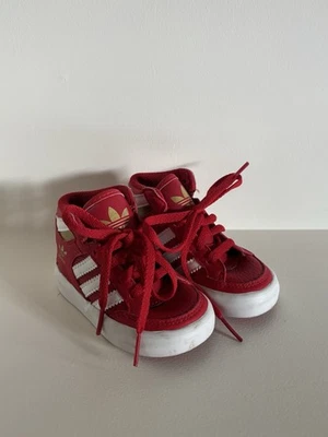Zapatos Adidas First Steps rojos para bebés niños talla 5 Foto 1 de 4