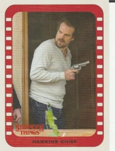 Topps Stranger Things Season 1 Character Sticker Insert 2 Hawkins Chief - Imagen 1 de 1