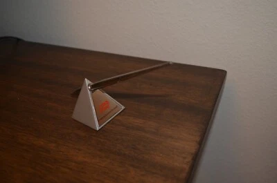 Pluma de escritorio de procesamiento automático de datos (ADP) Foto 1 de 4