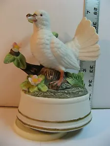 VINTAGE APEX MUSICAL/ROTATING BIRD W/FLORAL BACKGROUND/WORKS GREAT/GOOD COND. - Picture 1 of 9