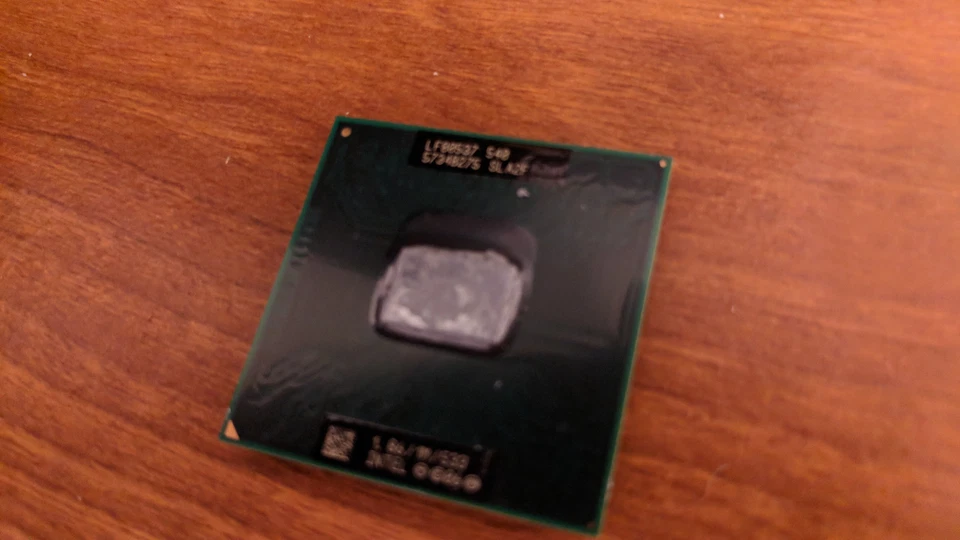 {Intel} Celeron M 540 1.86GHz Mobile CPU {SLA2F} - Image 1 of 1