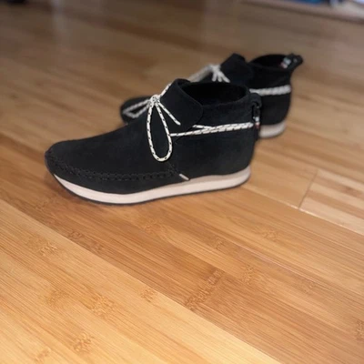 Tom’s Rio Zapatillas Mocasín Alto Gamuza Negras Resistentes al Agua, Talla 8.5 Foto 1 de 4