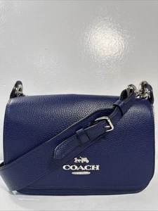 Coach kleine Jes Messenger F76698 – marineblaue raffinierte Kieselleder Umhängetasche gebraucht, in einwandfreiem Zustand - Bild 1 von 24