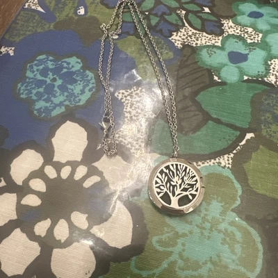 Colar medalhão difusor aromaterapia óleo essencial Tree of Life aço inoxidável - Imagem 1 de 4