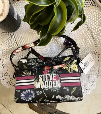🦋NUEVO CON ETIQUETAS🦋 Hermosa Bandolera Steve Madden Negra Floral Foto 1 de 4