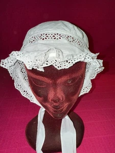 Ancienne coiffe folklorique régionale  en fil de coton brodé - Picture 1 of 5